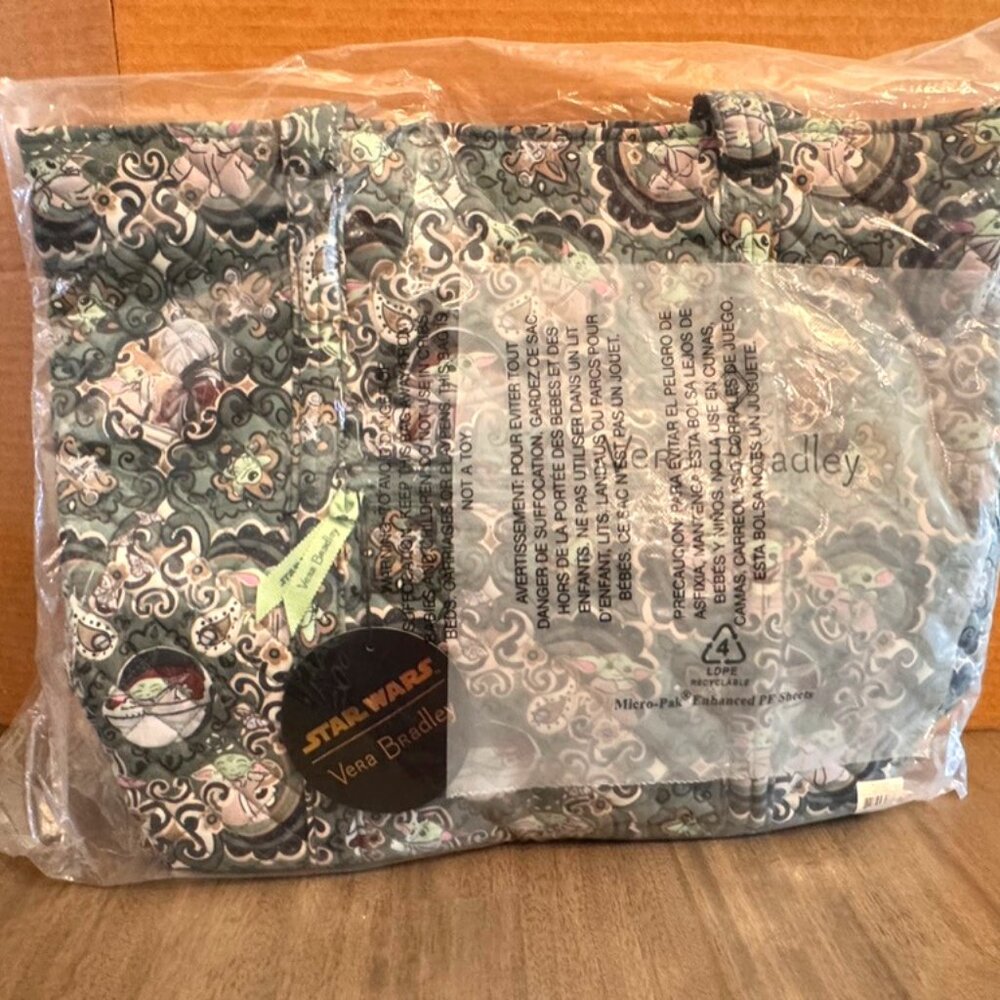 Vera Bradley Vera Tote in Star Wars MANDALORIAN MEDALLION with Grogu Sealed NWT